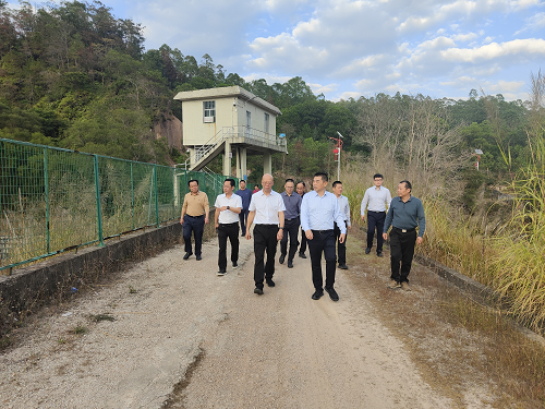 江玉城秘书长带队到大池农场开展调研