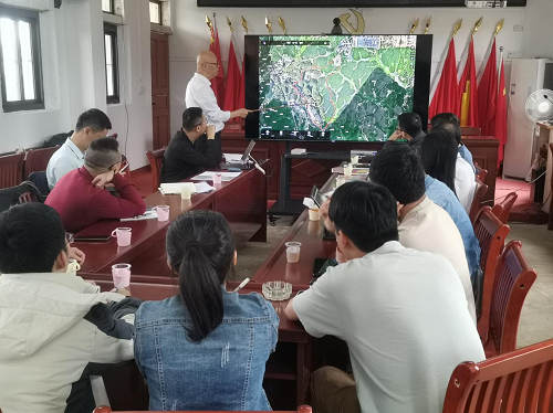 f384f3ef4748f9ab12edb2fb337ac6d5.png 范利辉带队到卅岭农场进行项目规划建设调研3.png